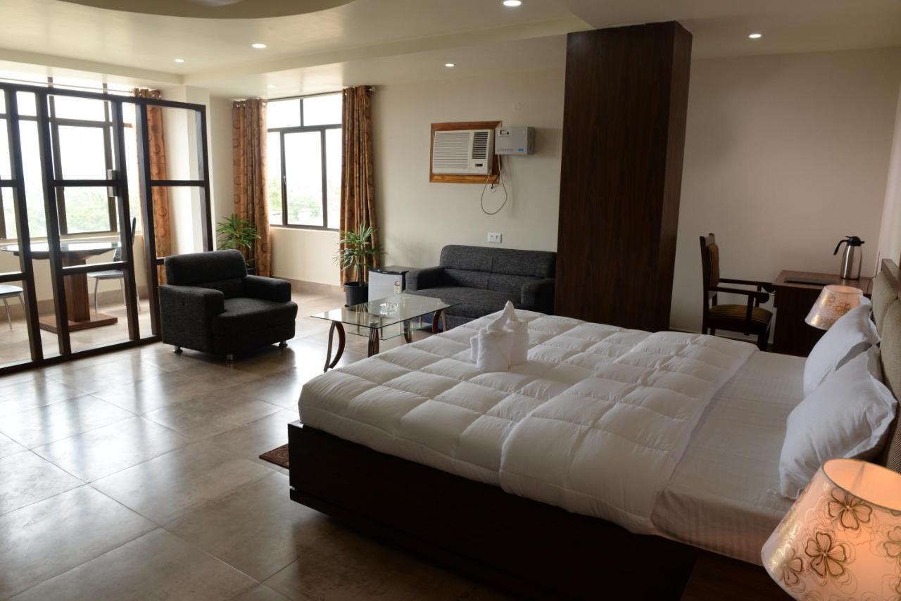 Hotel Lake Shilloi Dimāpur Eksteriør bilde